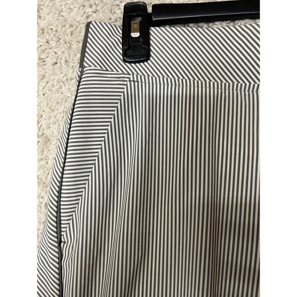 Athleta Brooklyn Pull On Striped Ankle Pants Womens Size 6 Gray White Athleisure - Picture 3 of 13